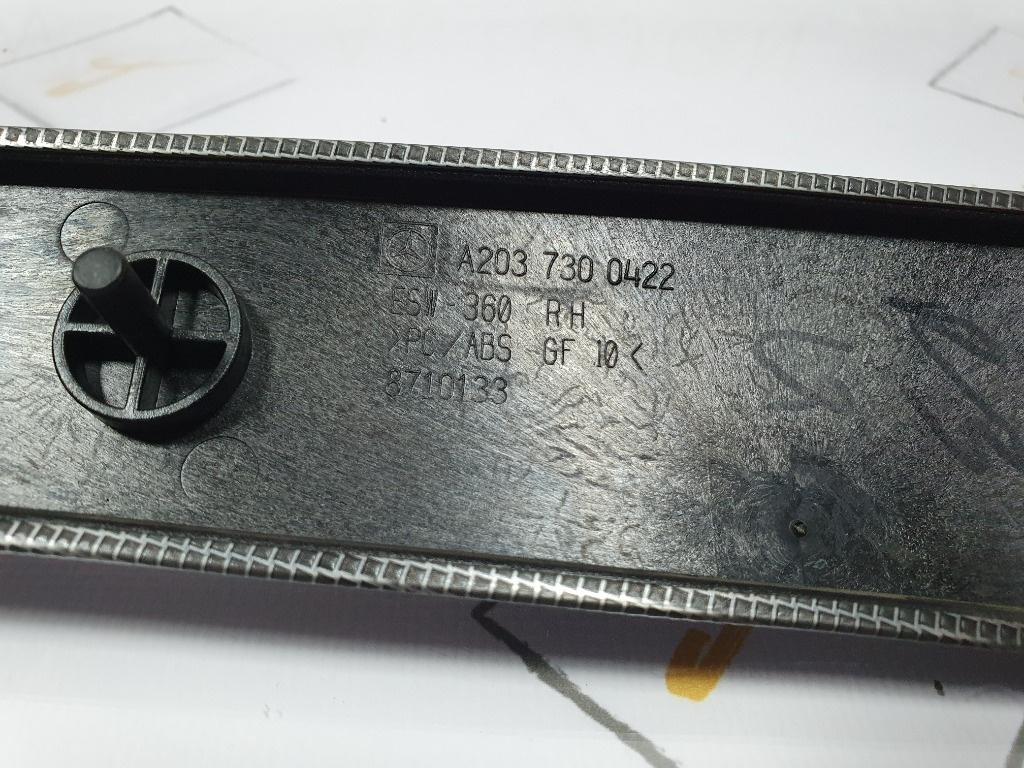 Ornament panou usa dreapta spate MERCEDES-BENZ C-CLASS II W203  2000 - 2007, MERCEDES-BENZ C-CLASS T-Model II S203 2001 - 20072.2 C 220 CDI OM 646.963 A2037300422