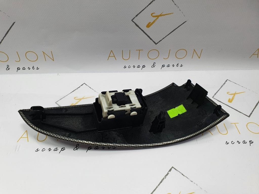 Ornament panou usa cu buton geam dreapta fata MERCEDES-BENZ C-CLASS II W203  2000 - 2007, MERCEDES-BENZ C-CLASS T-Model II S203 2001 - 20072.2 C 220 CDI OM 611.962 A2037271828