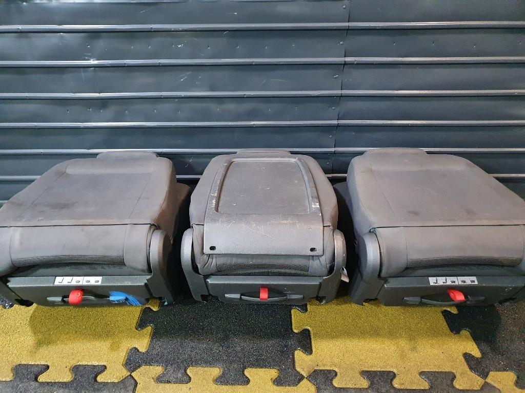 Scaune spate , locurile 3,4 si 5 VOLKSWAGEN TOURAN 1T1, 1T2 2003 - 2010 1.9 TDI BKC, BLS, BXE 1T0010357R