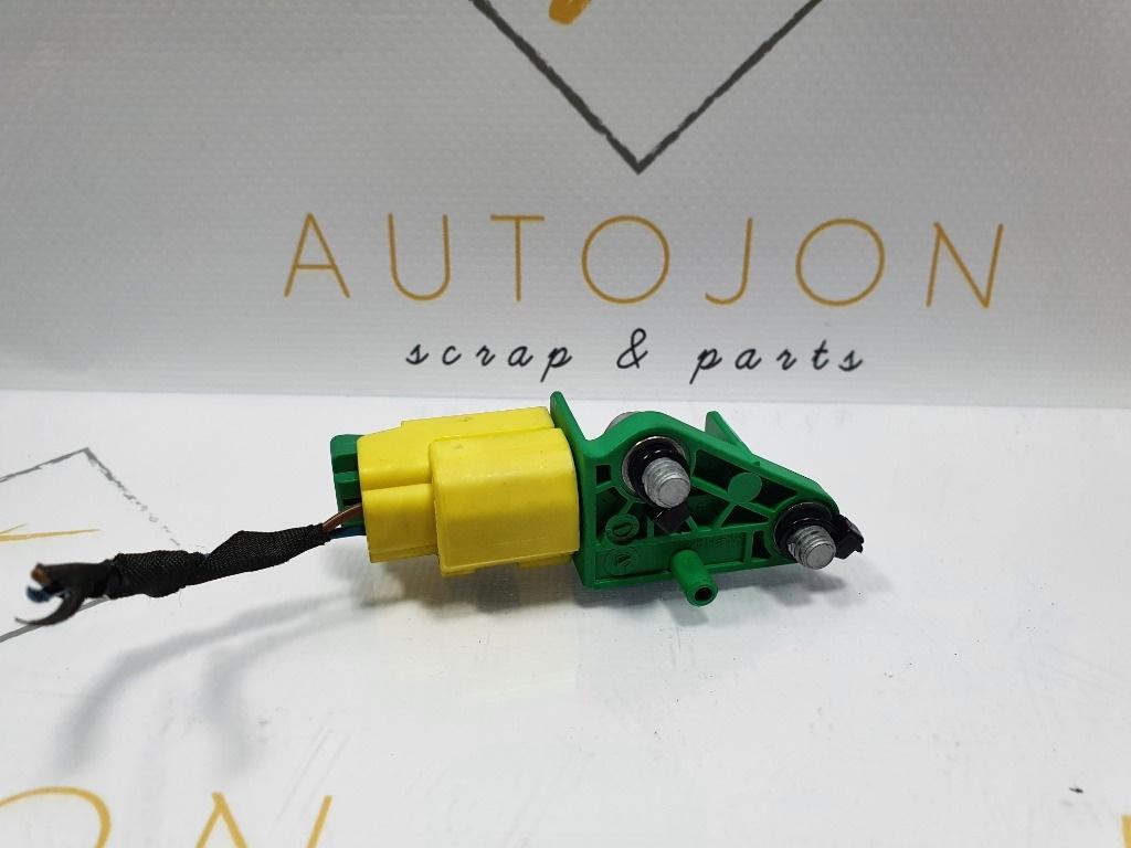 Senzor impact lateral  VOLKSWAGEN TOURAN 1T1, 1T2 2003 - 2010 1.9 TDI BKC, BLS, BXE 5M0909606A