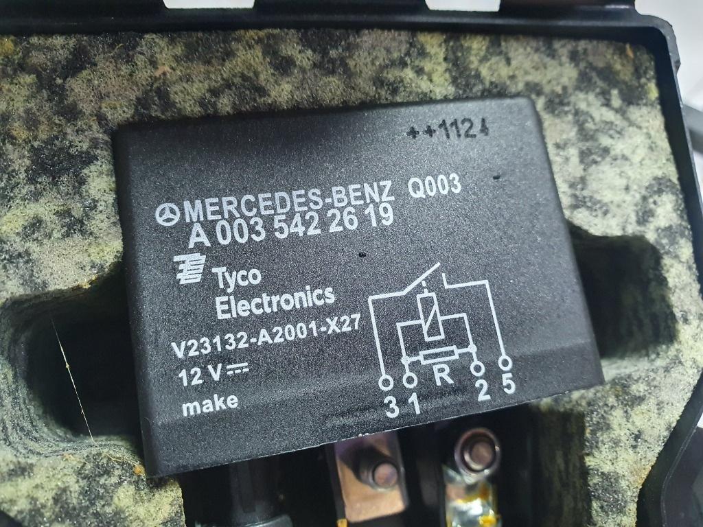 Releu baterie MERCEDES-BENZ C-CLASS W204 2007 - 2014, MERCEDES-BENZ C-CLASS T-Model III S204 2007 - 20142.2 C 180 CDI OM 651.913 A0035422619   ,  A1695450046