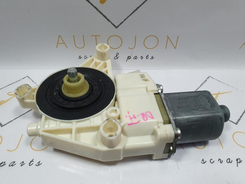 Motoras geam dreapta fata MERCEDES-BENZ C-CLASS W204 2007 - 2014, MERCEDES-BENZ C-CLASS T-Model III S204 2007 - 20142.2 C 180 CDI OM 651.913 A2048200242