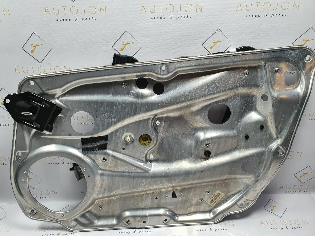 Macara Geam dreapta fata MERCEDES-BENZ C-CLASS W204 2007 - 2014, MERCEDES-BENZ C-CLASS T-Model III S204 2007 - 20142.2 C 220 CDI OM 651.911 963758-102