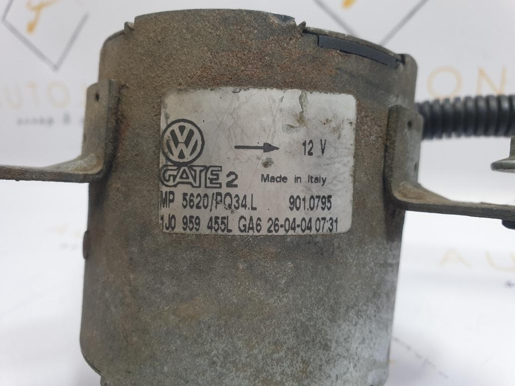 Releu ventilator lichid de racire VOLKSWAGEN GOLF IV Variant 1J5 1999 - 2006, Break 1.9 TDI ATD, AXR 1J0959455L