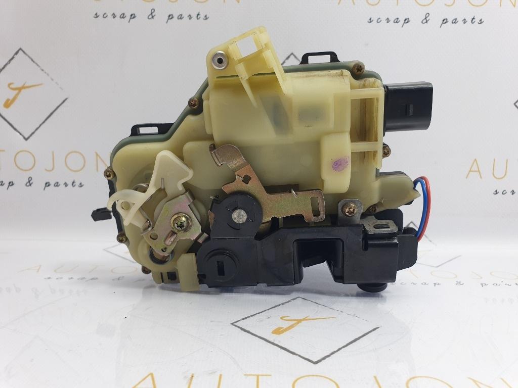 Broasca usa stanga spate VOLKSWAGEN GOLF IV Variant 1J5 1999 - 2006, Break 1.9 TDI ATD, AXR 3B4839015M