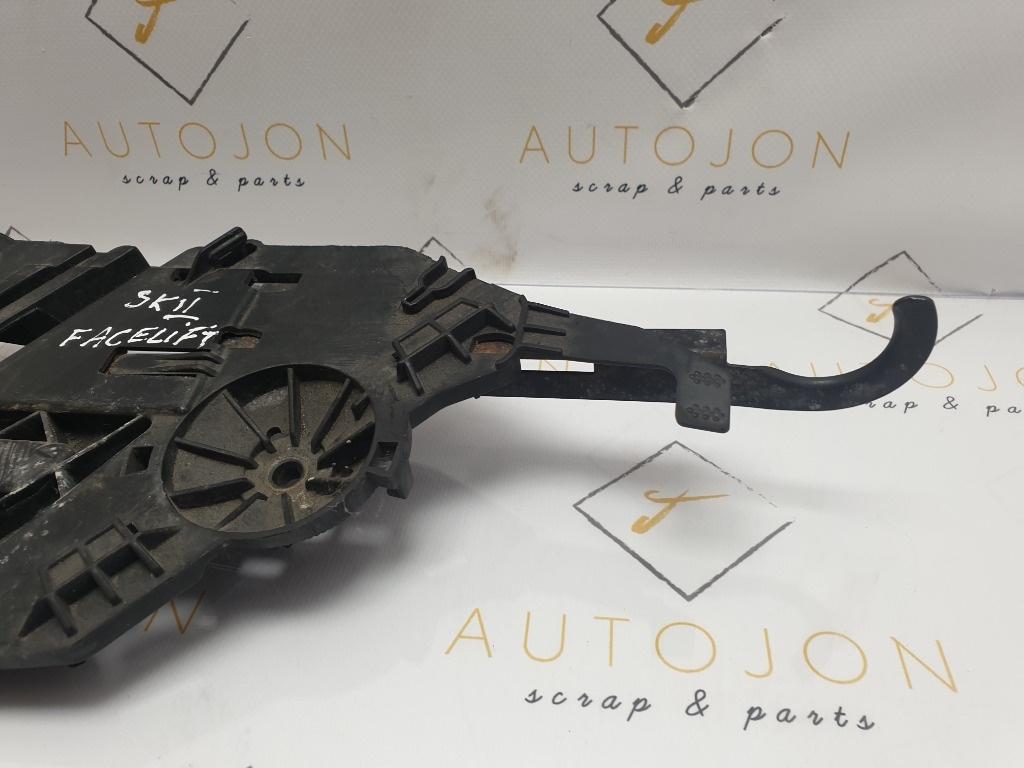 Suport de montare faruri stanga SKODA OCTAVIA 1Z3 2004 - 2013 TDI 16V BKD, CFHC, CLCB 17035201