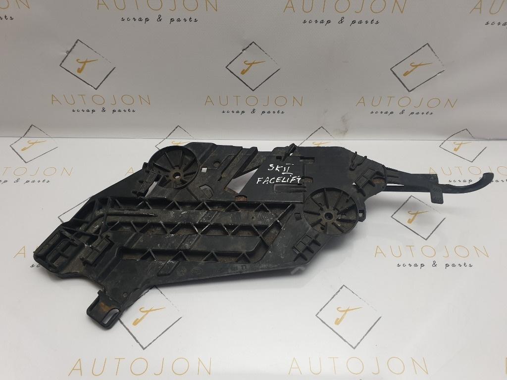 Suport de montare faruri stanga SKODA OCTAVIA 1Z3 2004 - 2013 TDI 16V BKD, CFHC, CLCB 17035201