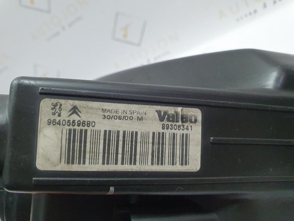 Far dreapta PEUGEOT 206 Hatchback 2A/C 1998 - >1.4 i KF.. 9640559680