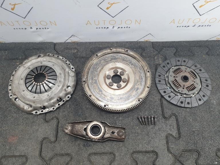 Kit ambreiaj SKODA ROOMSTER 5J 2006 - 20151.6 TDI CAYC 037105273C, disc - 323082010