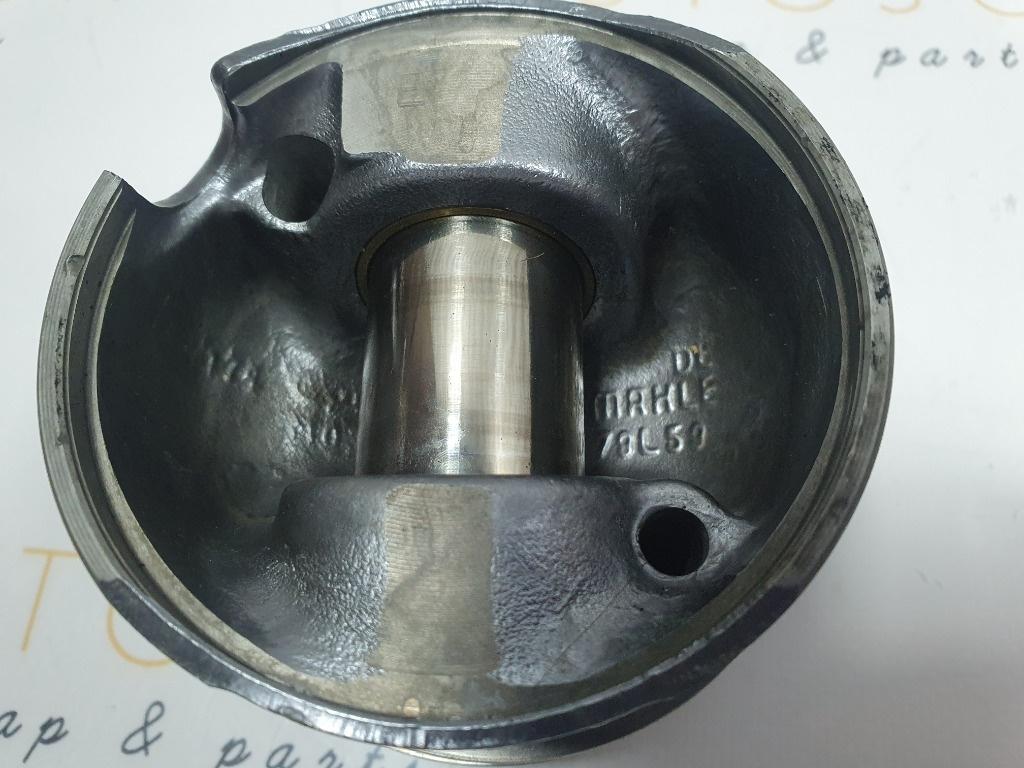 Piston 1/2 SKODA SUPERB 3U4 2001 - 2008 1.9 TDI AVF, AWX  038107065EL