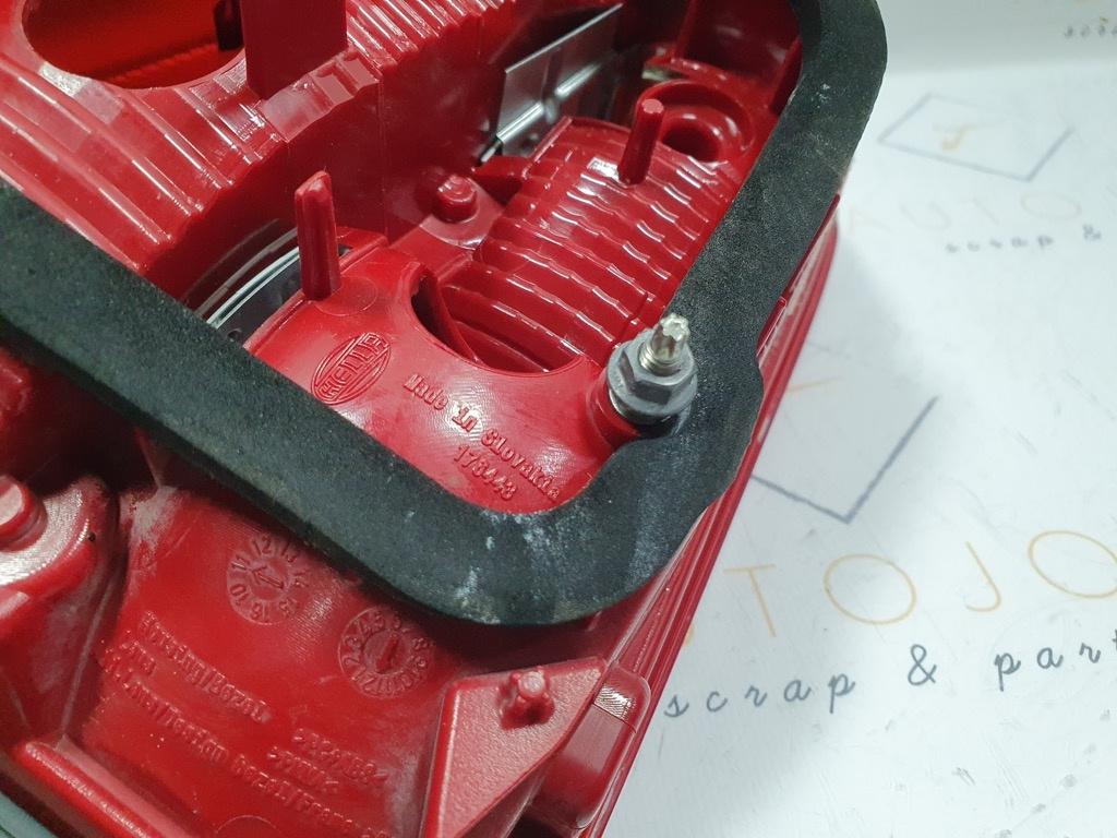 Stop dreapta de pe haion VOLKSWAGEN TOURAN 1T3 2010 - 2015 2.0 TDI CFHF, CLCA 1T0945094A