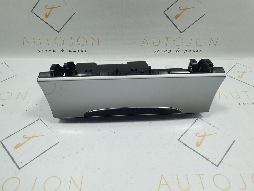 Scrumiera VOLKSWAGEN PASSAT Variant 3C5 2005 - 2011, Sedan2.0 TDI 4motion BMP 3C0863284