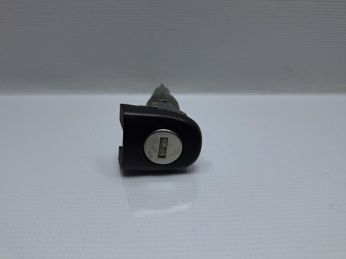 Butuc usa stanga fata VOLKSWAGEN GOLF V 1K1 2003 - 2009 TDI BKC, BLS, BXE 1K0837167D