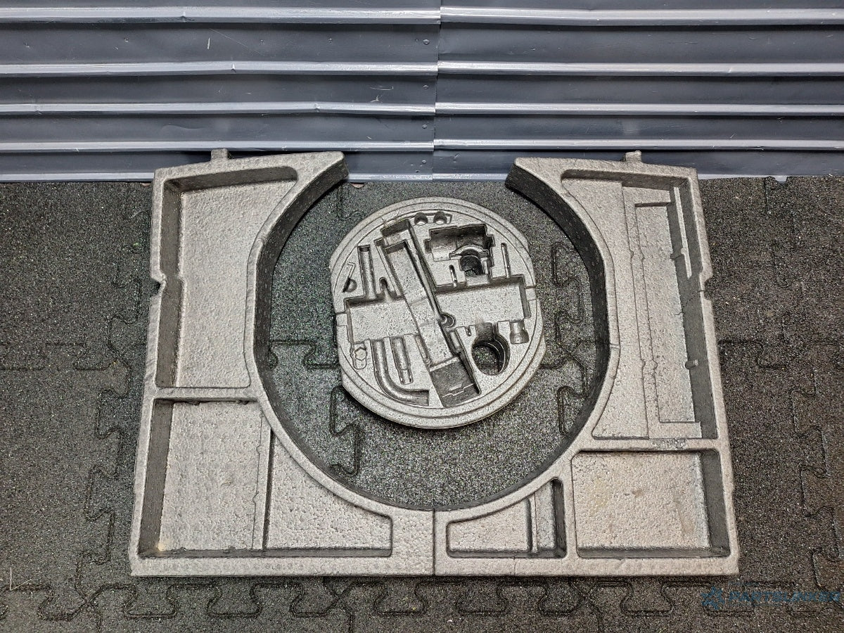 Inaltare portbagaj roata rezerva normala VOLKSWAGEN GOLF V 1K1 2003 - 2009 TDI BKC, BLS, BXE 1K6858857B , 1K0012115C