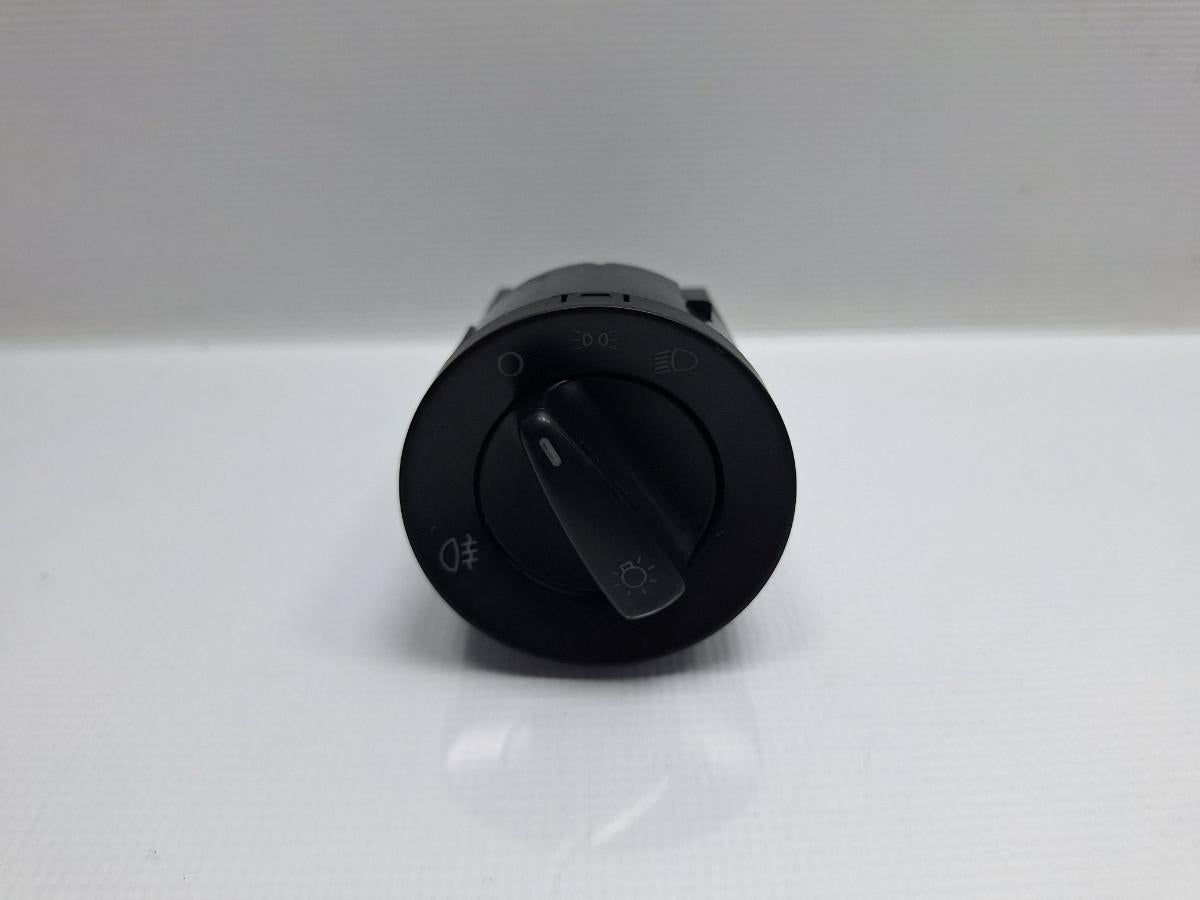 Bloc lumini SKODA OCTAVIA 1U2 1996 - 2010 16V AXP, BCA 3B0941531B