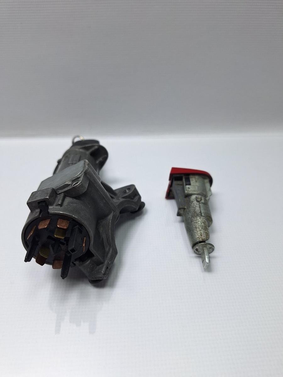 Contact cu butuc si cheie SKODA OCTAVIA 1U2 1996 - 2010 16V AXP, BCA 4B0905851C , 6Y0837168E