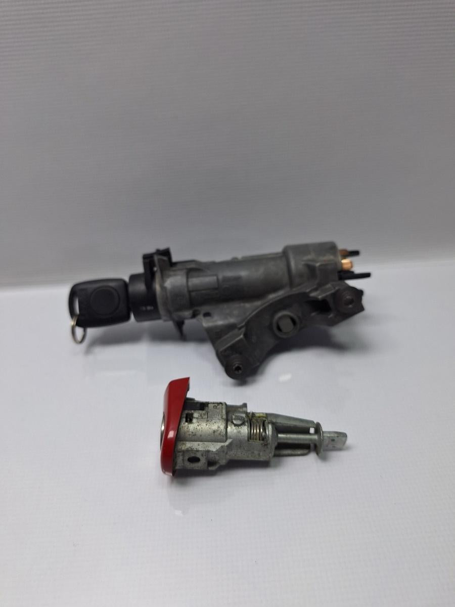 Contact cu butuc si cheie SKODA OCTAVIA 1U2 1996 - 2010 16V AXP, BCA 4B0905851C , 6Y0837168E