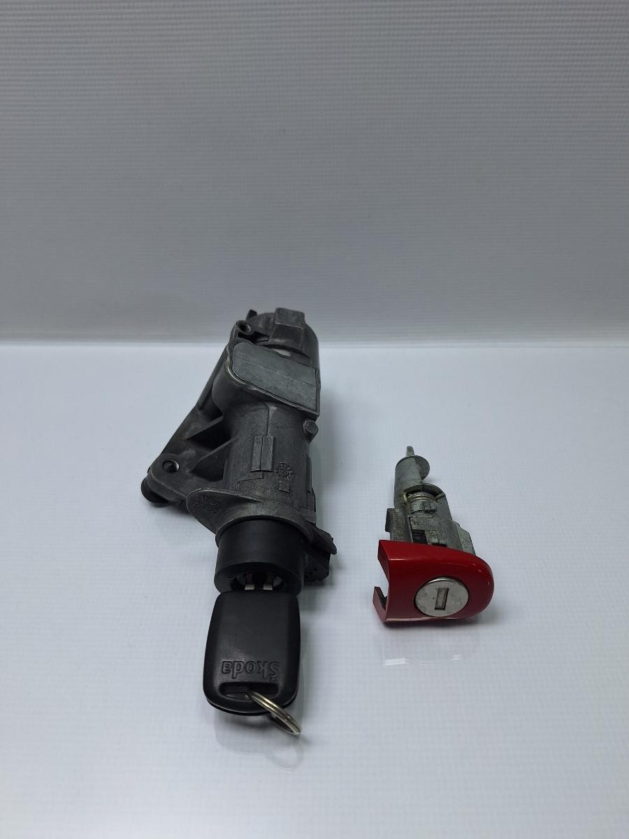 Contact cu butuc si cheie SKODA OCTAVIA 1U2 1996 - 2010 16V AXP, BCA 4B0905851C , 6Y0837168E