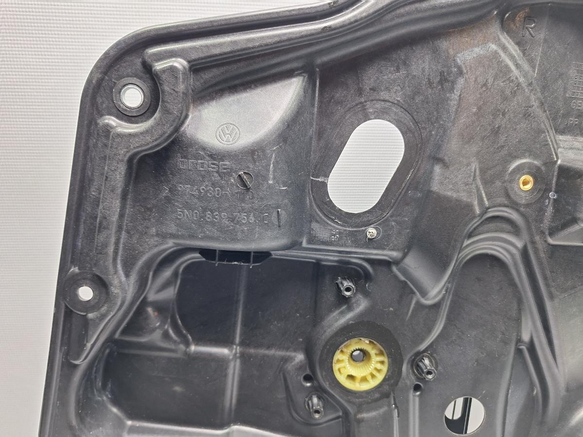 Macara Geam dreapta spate VOLKSWAGEN TIGUAN 5N_ 2007 - >2.0 TDI 4motion CBAB, CFFB, CLJA 5N0839756C