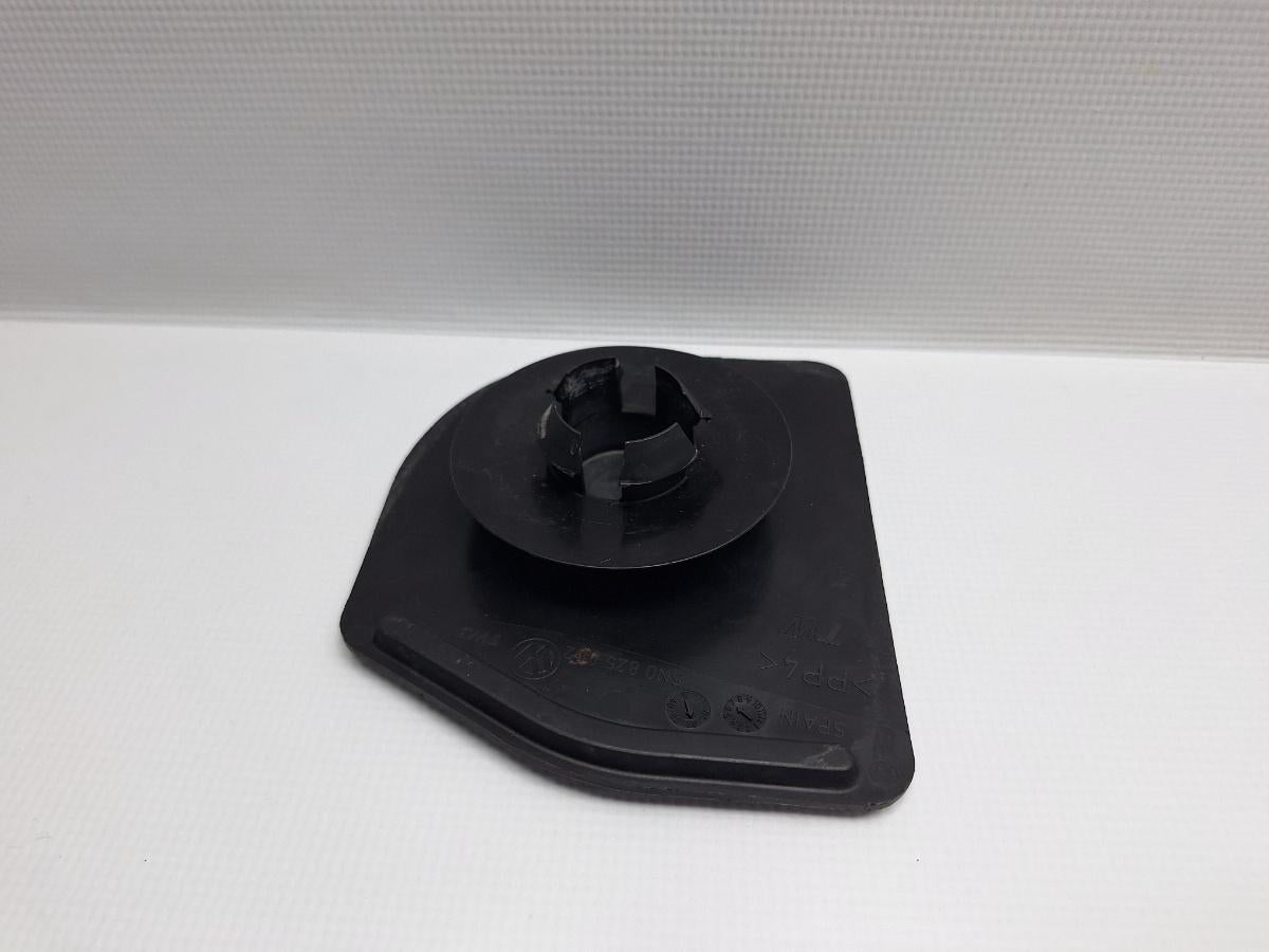 Capac scut podea dreapta VOLKSWAGEN TIGUAN 5N_ 2007 - > TDI 4motion CBAB, CFFB, CLJA 5N0825962