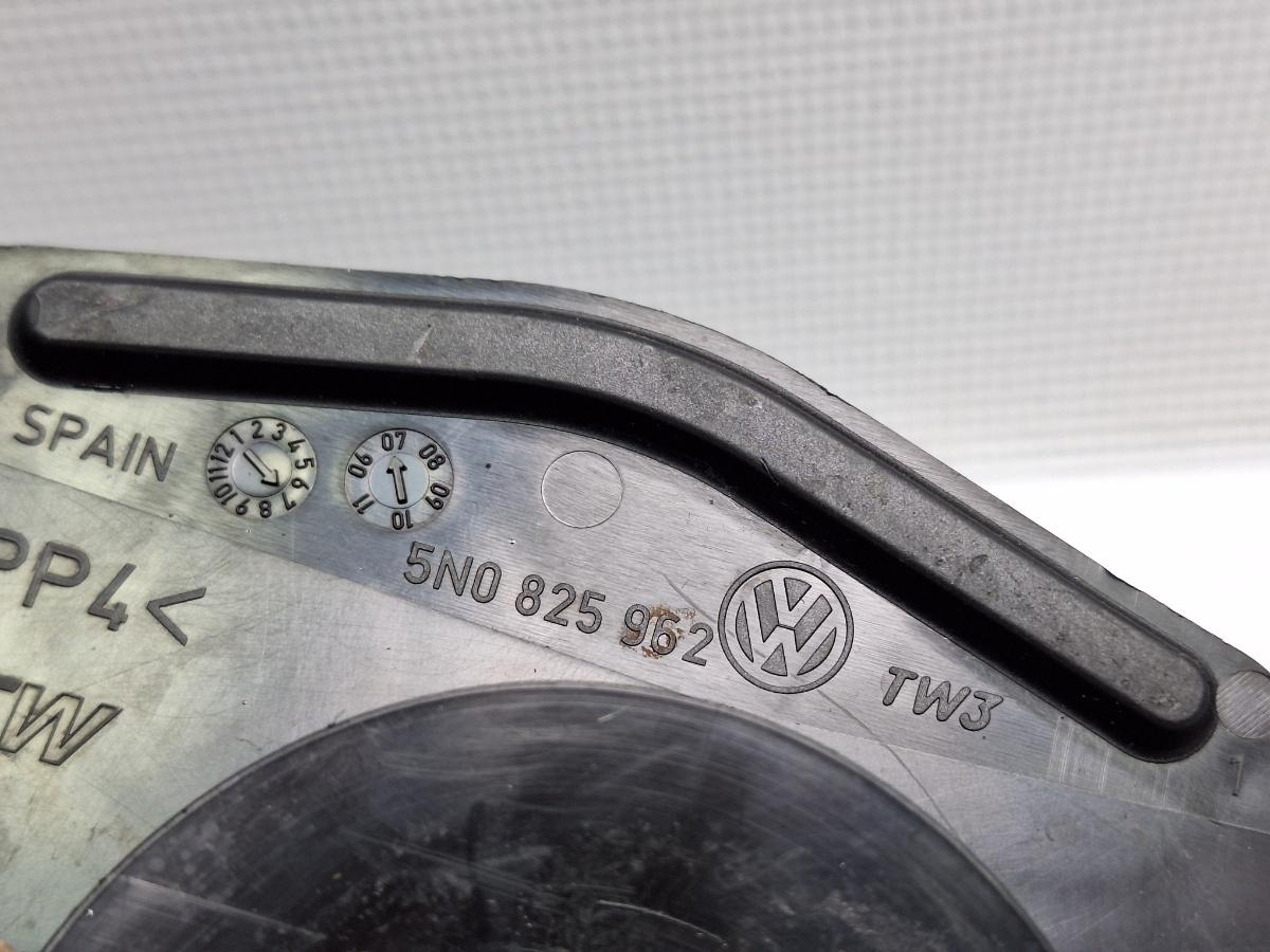 Capac scut podea dreapta VOLKSWAGEN TIGUAN 5N_ 2007 - > TDI 4motion CBAB, CFFB, CLJA 5N0825962