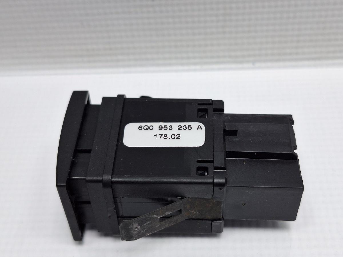 Buton avarie VOLKSWAGEN POLO 9N_ 2001 - 2012 16V AUA, BBY, BKY 6Q0953235A
