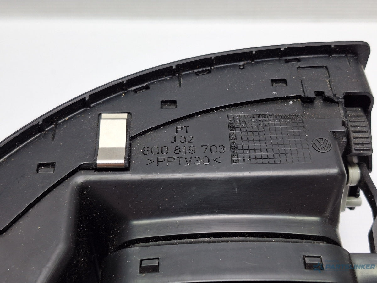 Grila aerisire stanga VOLKSWAGEN POLO 9N_ 2001 - 2012 16V AUA, BBY, BKY 6Q0819703