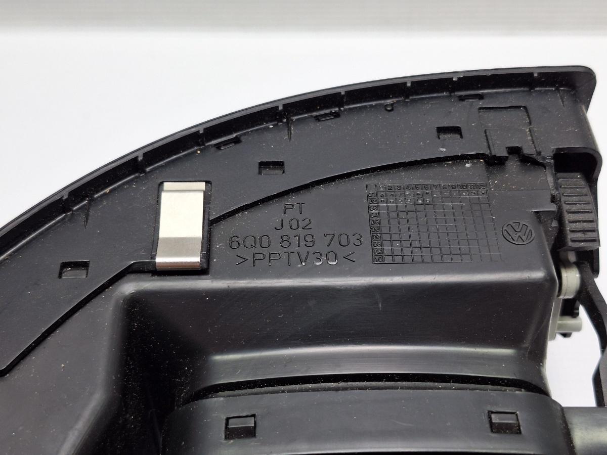 Grila aerisire stanga VOLKSWAGEN POLO 9N_ 2001 - 2012 16V AUA, BBY, BKY 6Q0819703