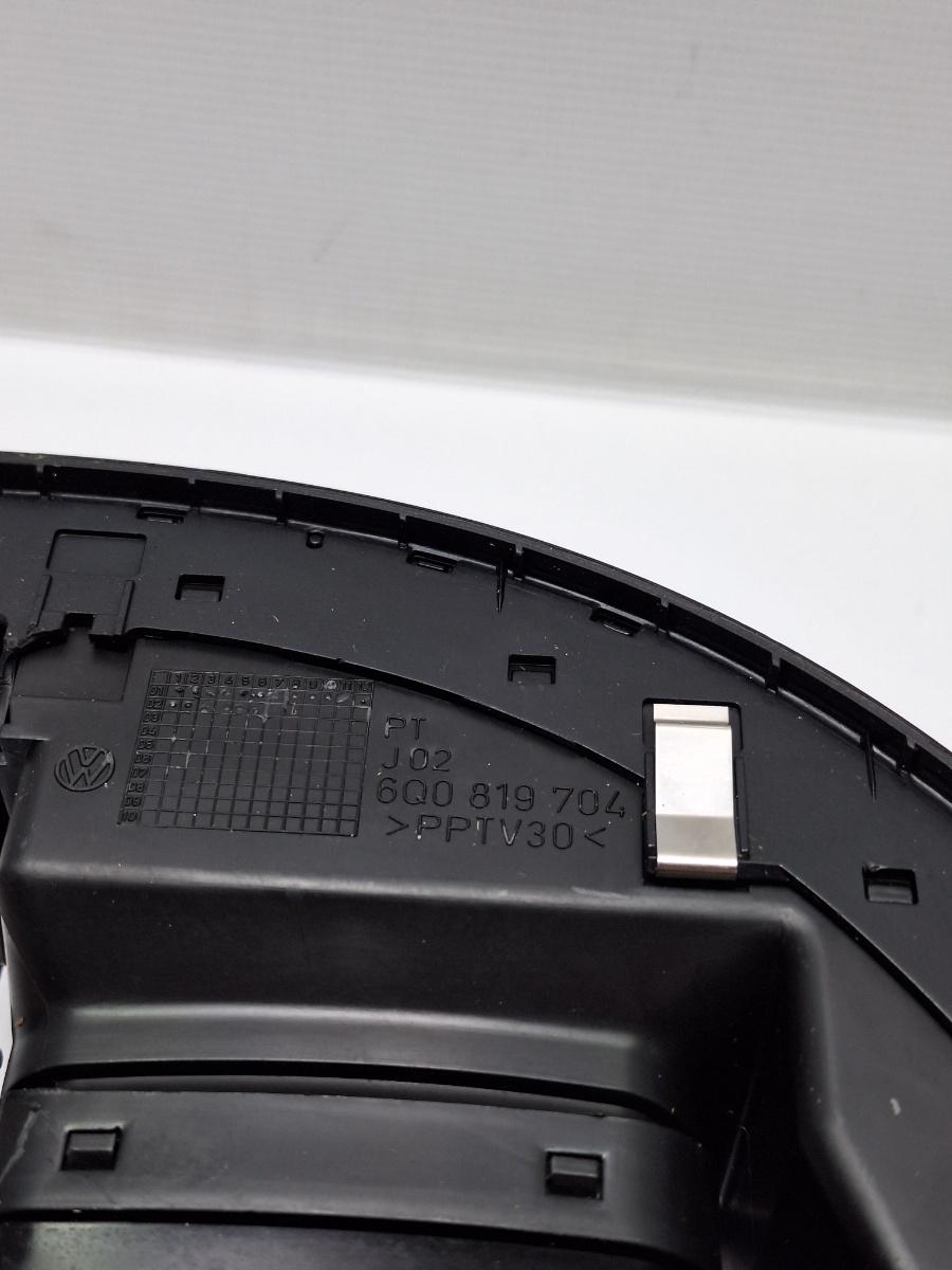 Grila aerisire dreapta VOLKSWAGEN POLO 9N_ 2001 - 2012 16V AUA, BBY, BKY 6Q0819704