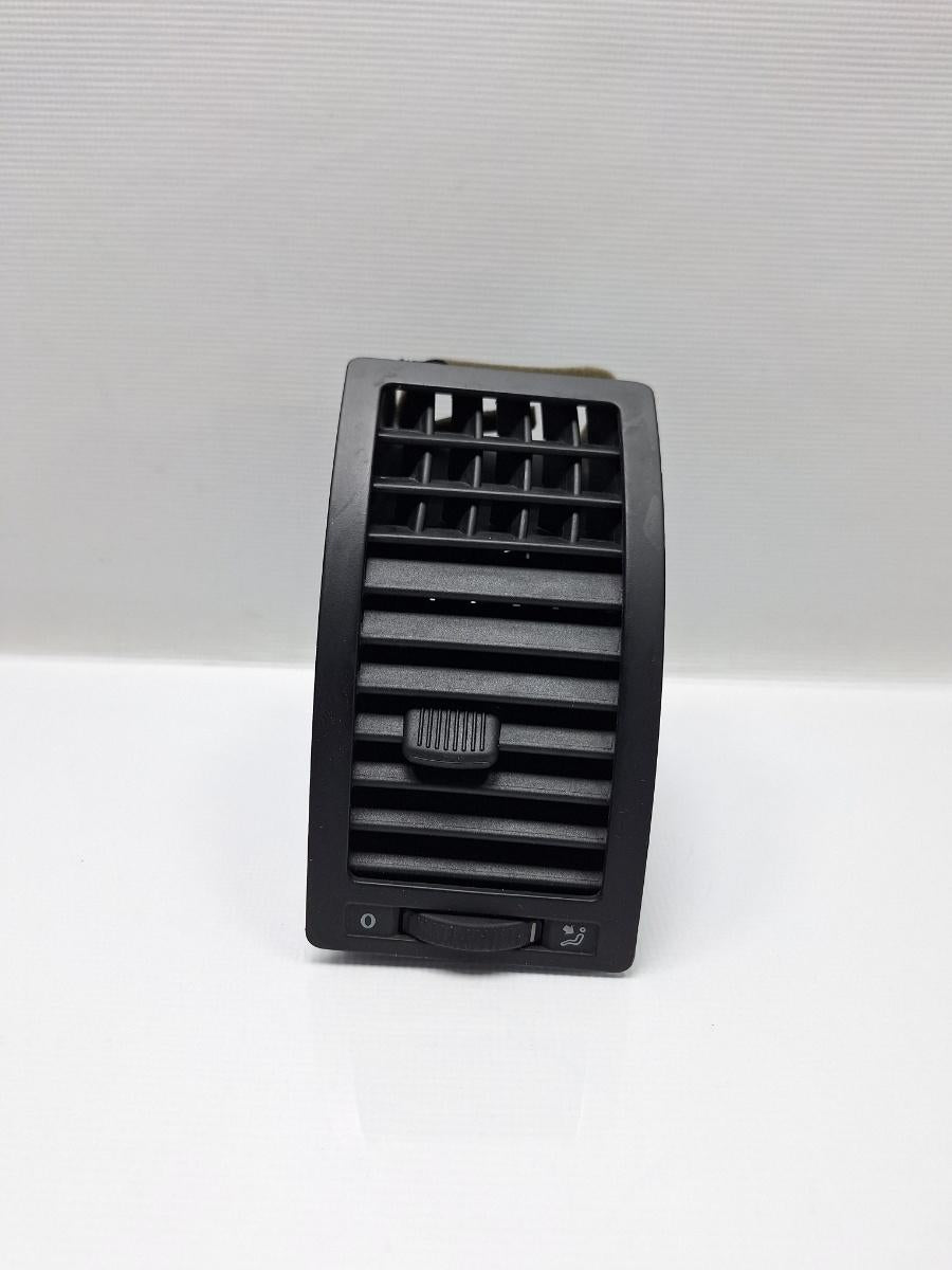 Grila aerisire dreapta VOLKSWAGEN POLO 9N_ 2001 - 2012 16V AUA, BBY, BKY 6Q0819704