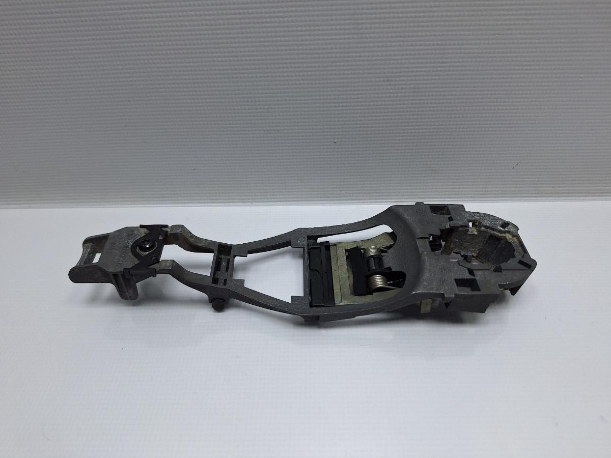 Maner/suport exterior portiera fata VOLKSWAGEN POLO 9N_ 2001 - 2012 16V AUA, BBY, BKY 3B0837885G