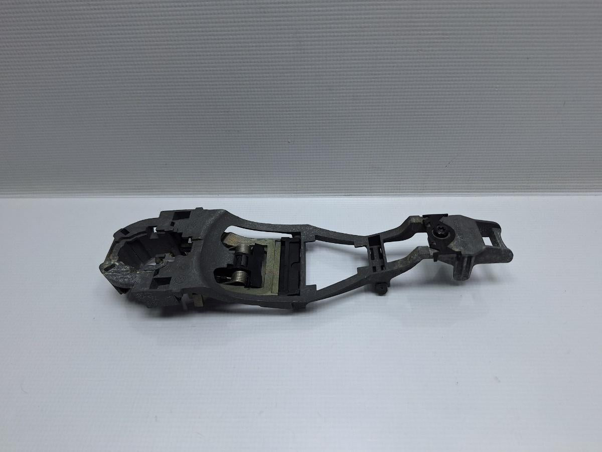 Maner/suport exterior portiera fata VOLKSWAGEN POLO 9N_ 2001 - 2012 16V AUA, BBY, BKY 3B0837885G
