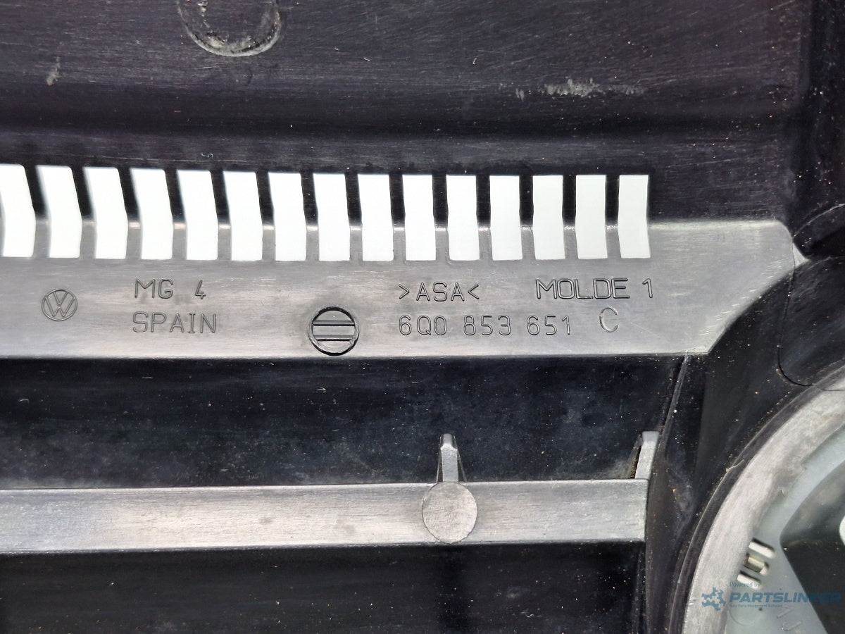 Grila cu semn VOLKSWAGEN POLO 9N_ 2001 - 2012 16V AUA, BBY, BKY 6Q0853651C