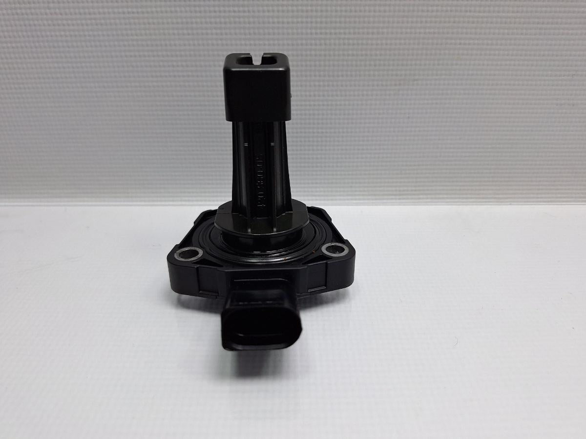 Senzor nivel ulei VOLKSWAGEN PASSAT Variant 3G5 2014 - > TDI CRLB, DBGA, DFGA HELLA 6RP009629-12 04L907660C