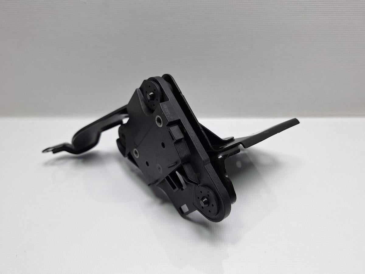 Suport pompa ABS VOLKSWAGEN PASSAT Variant 3G5 2014 - > TDI CRLB, DBGA, DFGA 5Q1614235E , 5Q0614235