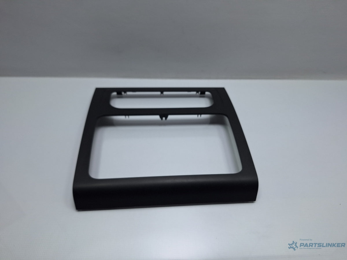 Rama navigație VOLKSWAGEN TOURAN 1T3 2010 - 2015 TDI CFHC 1T0858071R