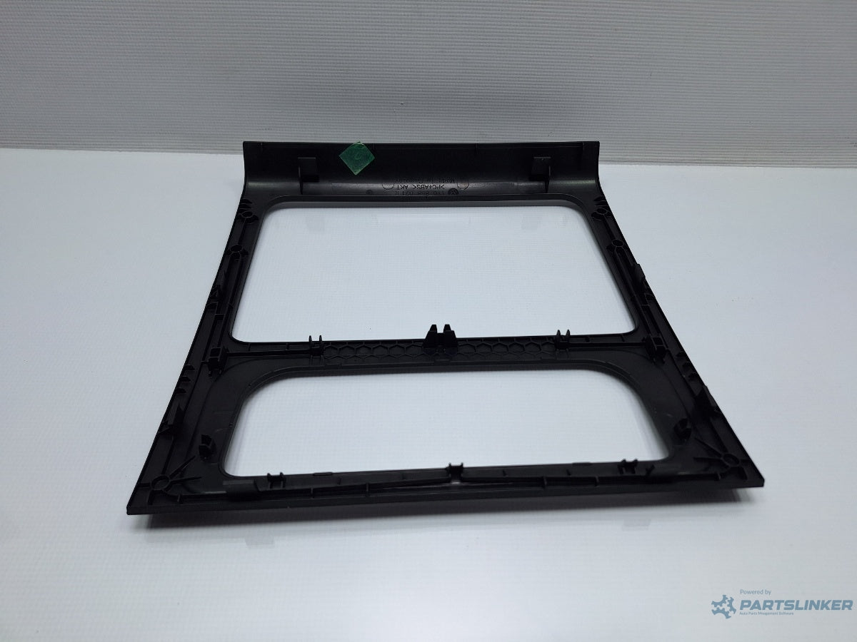 Rama navigație VOLKSWAGEN TOURAN 1T3 2010 - 2015 TDI CFHC 1T0858071R