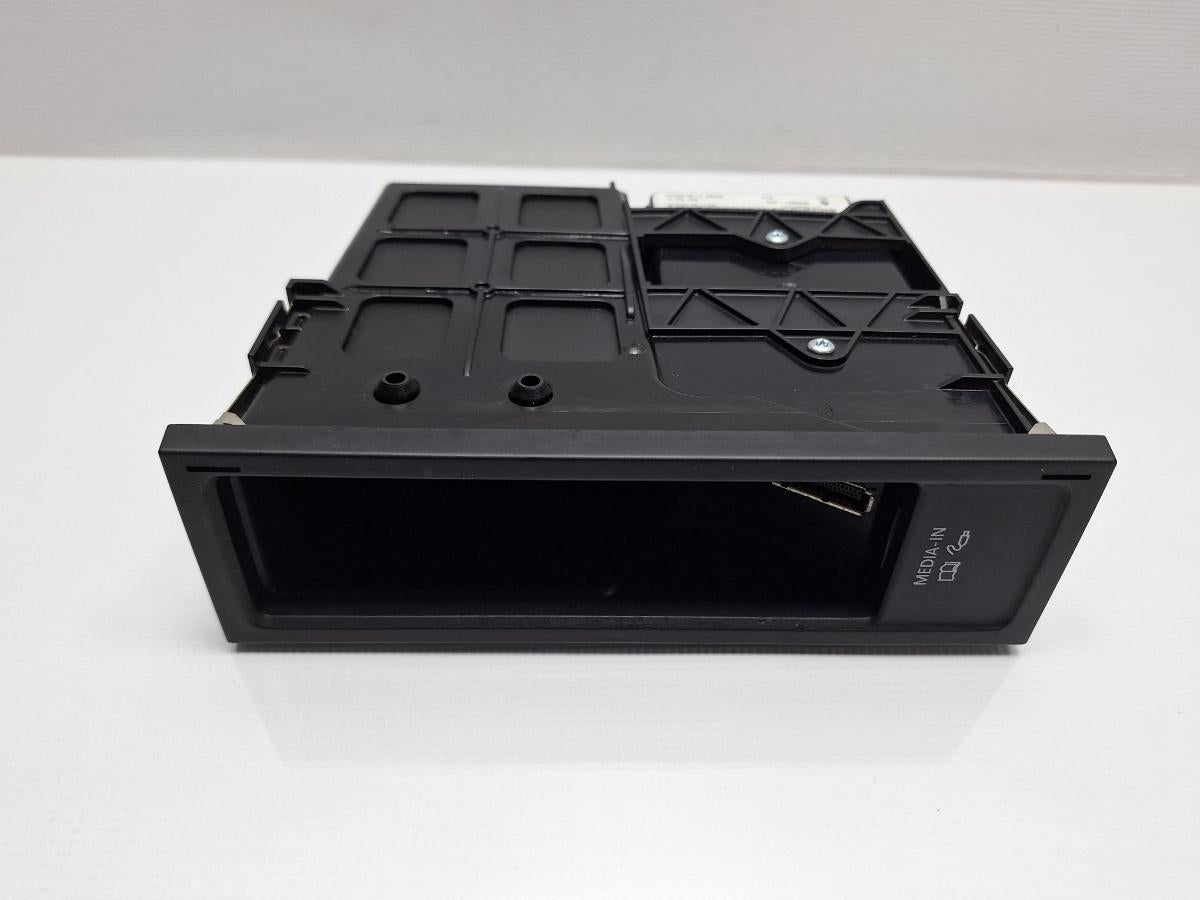 Interfata multimedia VOLKSWAGEN TOURAN 1T3 2010 - 2015 TDI CFHC 5N0035342C , 5N0035341D