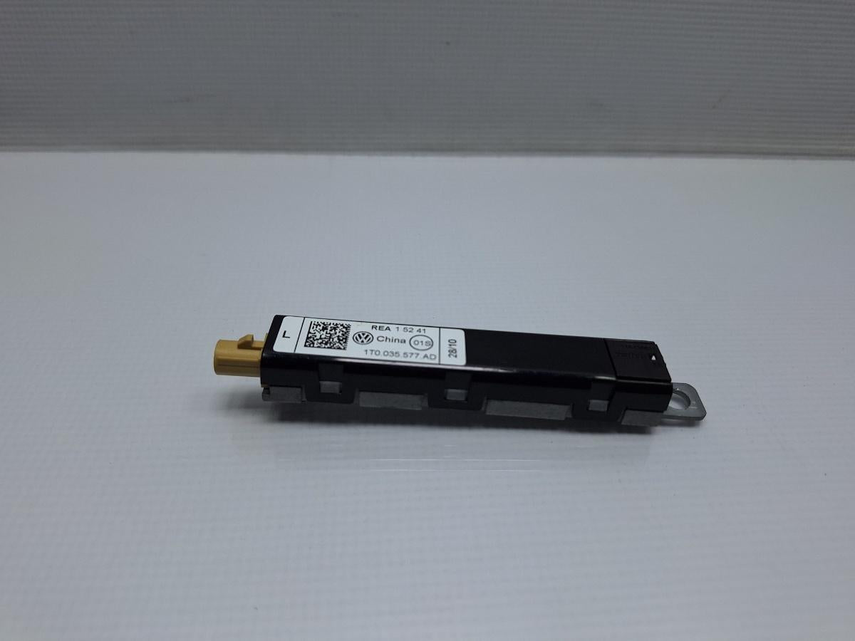 Amplificator antena stanga VOLKSWAGEN TOURAN 1T3 2010 - 2015 TDI CFHC 1T0035577AD