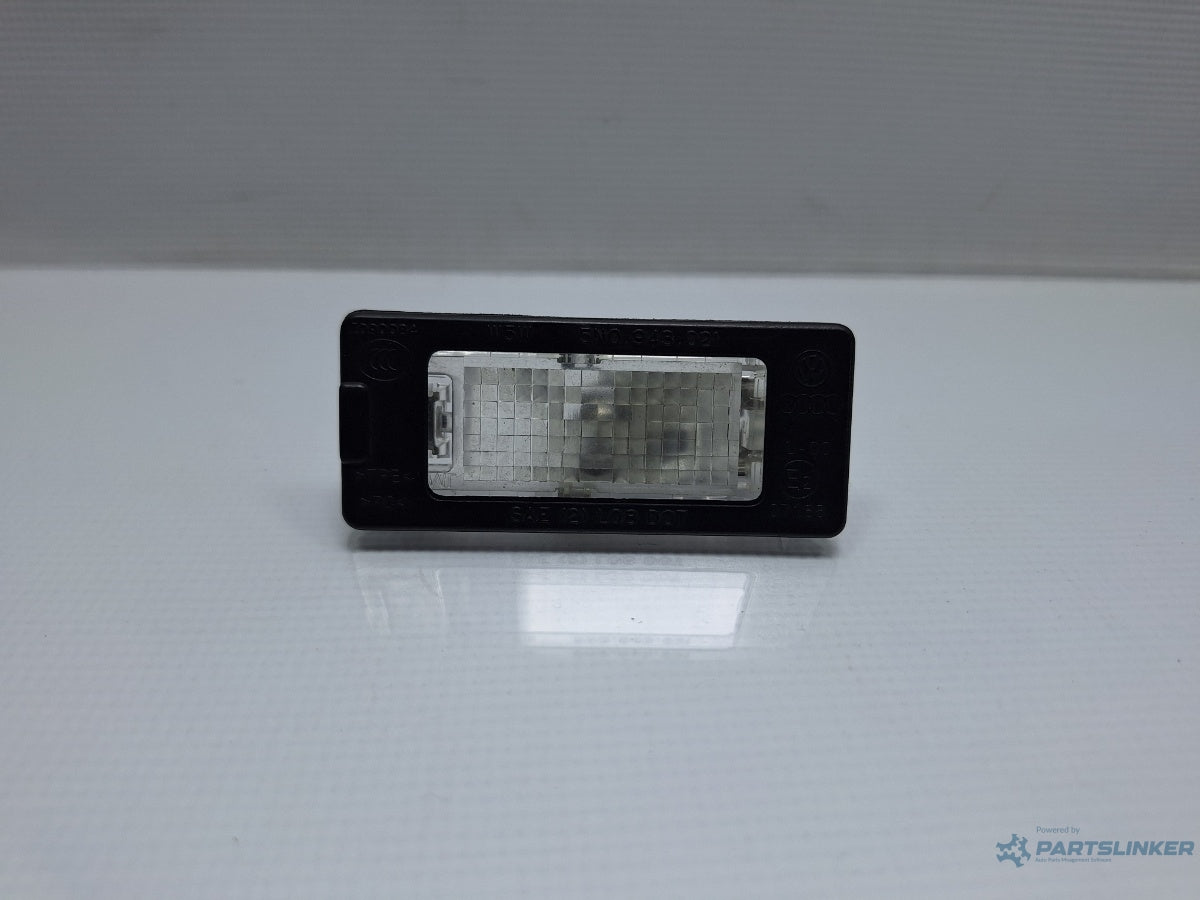 Lampa numar VOLKSWAGEN TOURAN 1T3 2010 - 2015 TDI CFHC 5N0943021