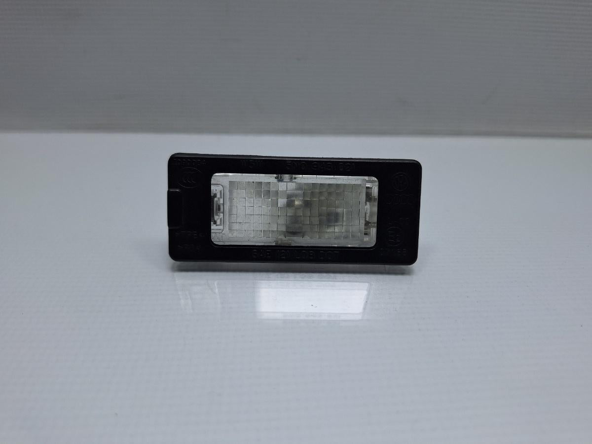 Lampa numar de inmatriculare VOLKSWAGEN TOURAN 1T3 2010 - 2015 2.0 TDI CFHC 5N0943021