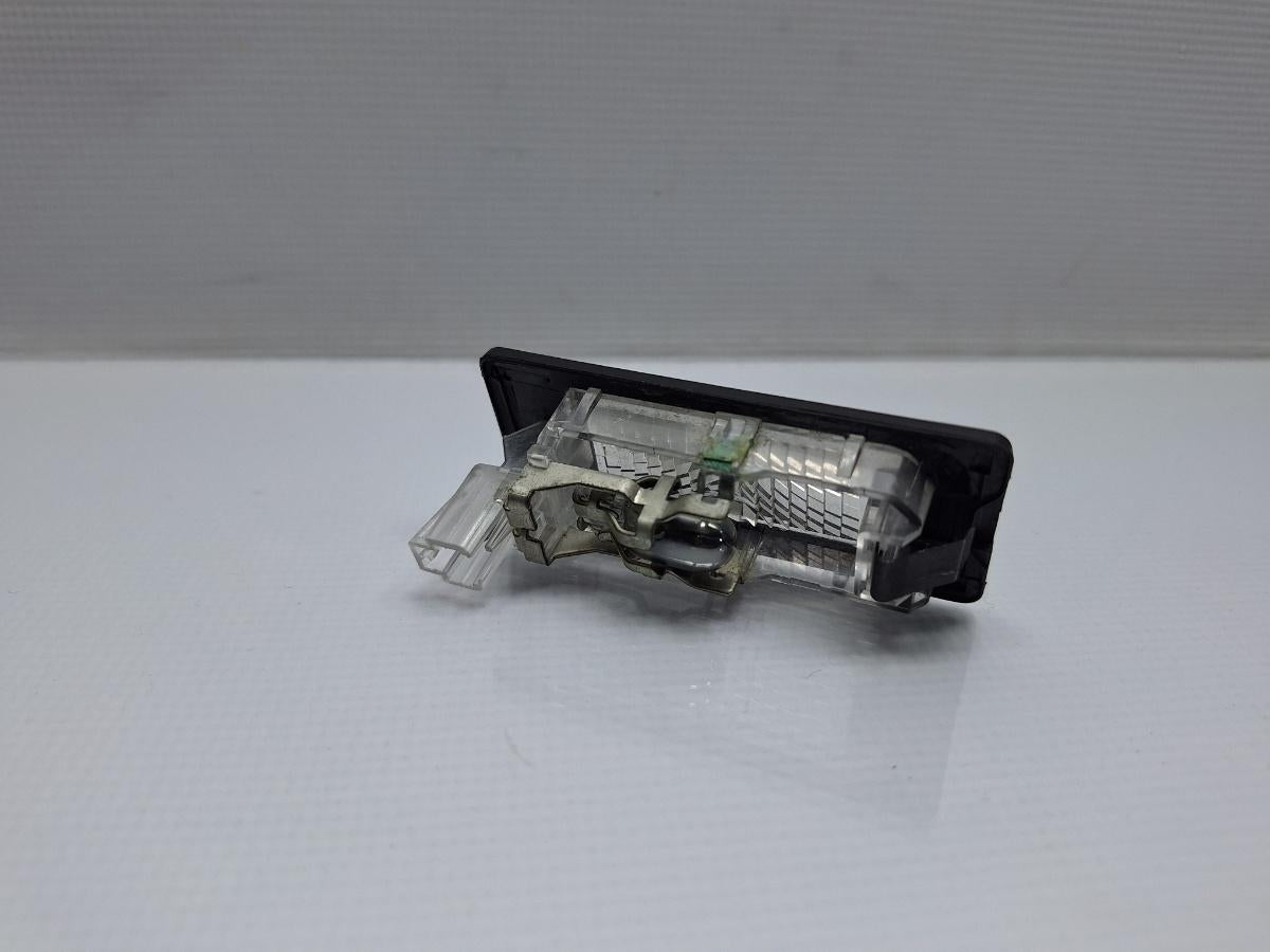 Lampa numar de inmatriculare VOLKSWAGEN TOURAN 1T3 2010 - 2015 2.0 TDI CFHC 5N0943021