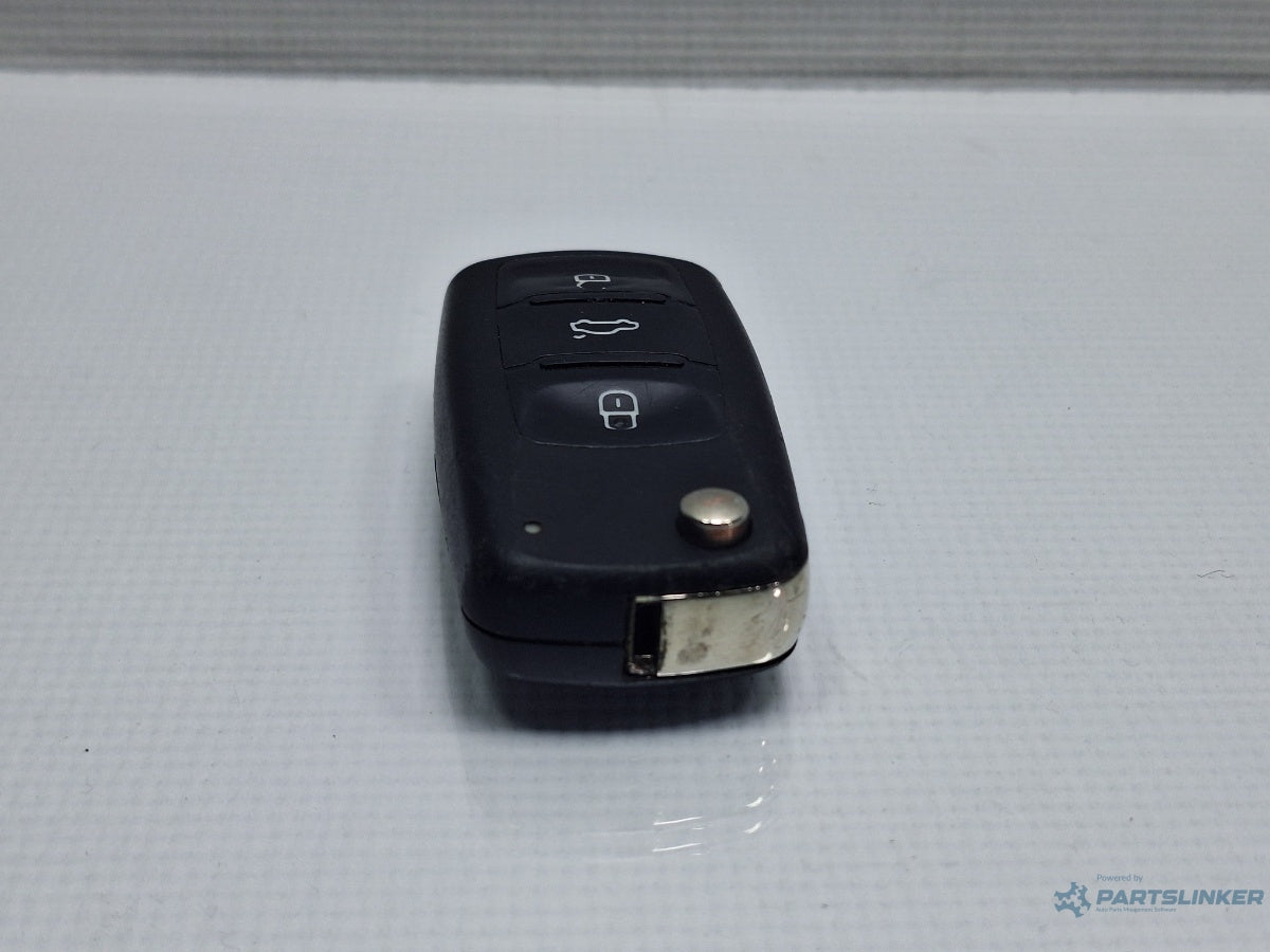 Telecomanda cheie VOLKSWAGEN TOURAN 1T3 2010 - 2015 TDI CFHC 5K0837202AD