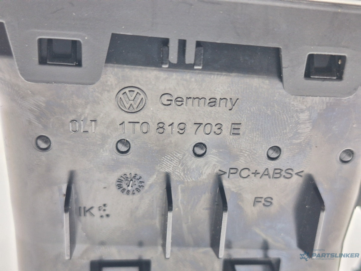 Grila ventilatie stanga VOLKSWAGEN TOURAN 1T3 2010 - 2015 TDI CFHC 1T0819703E , 1T0819703B