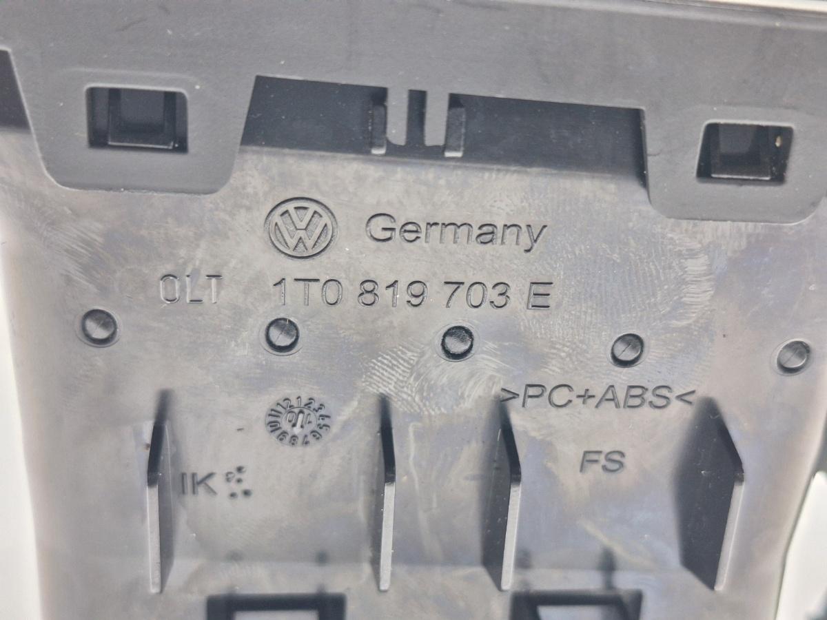 Grila ventilatie stanga VOLKSWAGEN TOURAN 1T3 2010 - 2015 TDI CFHC 1T0819703E , 1T0819703B