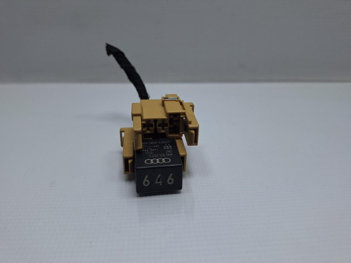 Releu 646 VOLKSWAGEN TOURAN 1T3 2010 - 2015 TDI CFHC 4H0937529, 4H0951253C