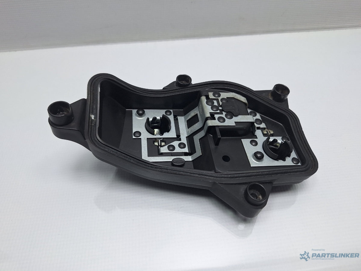 Soclu stop aripa stanga VOLKSWAGEN TOURAN 1T3 2010 - 2015 TDI CFHC HELLA 176405  1T0945257E