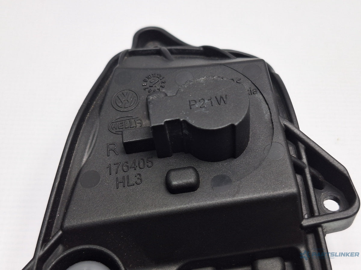 Soclu stop aripa dreapta VOLKSWAGEN TOURAN 1T3 2010 - 2015 TDI CFHC HELLA 176405 1T0945258E