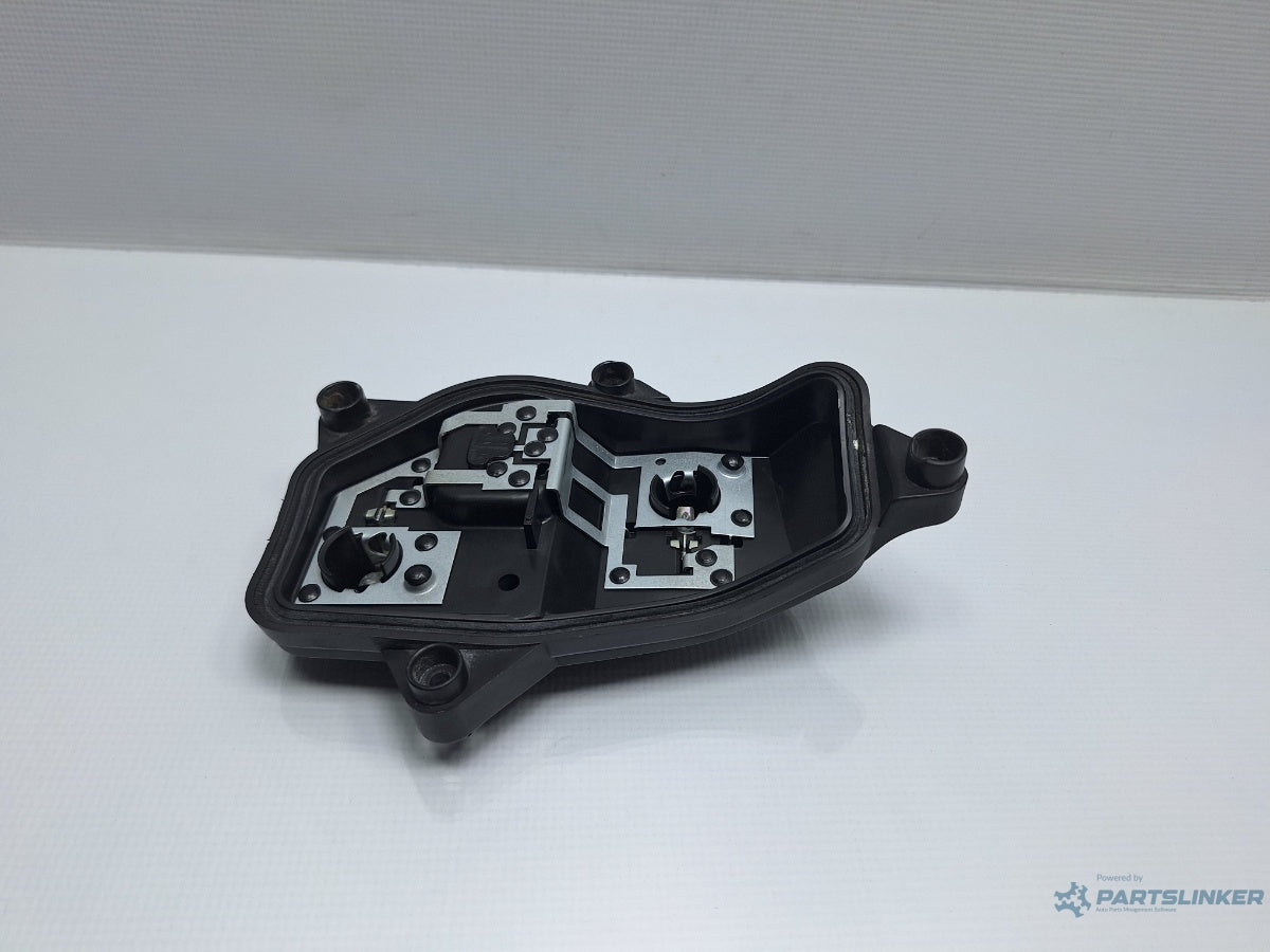 Soclu stop aripa dreapta VOLKSWAGEN TOURAN 1T3 2010 - 2015 TDI CFHC HELLA 176405 1T0945258E