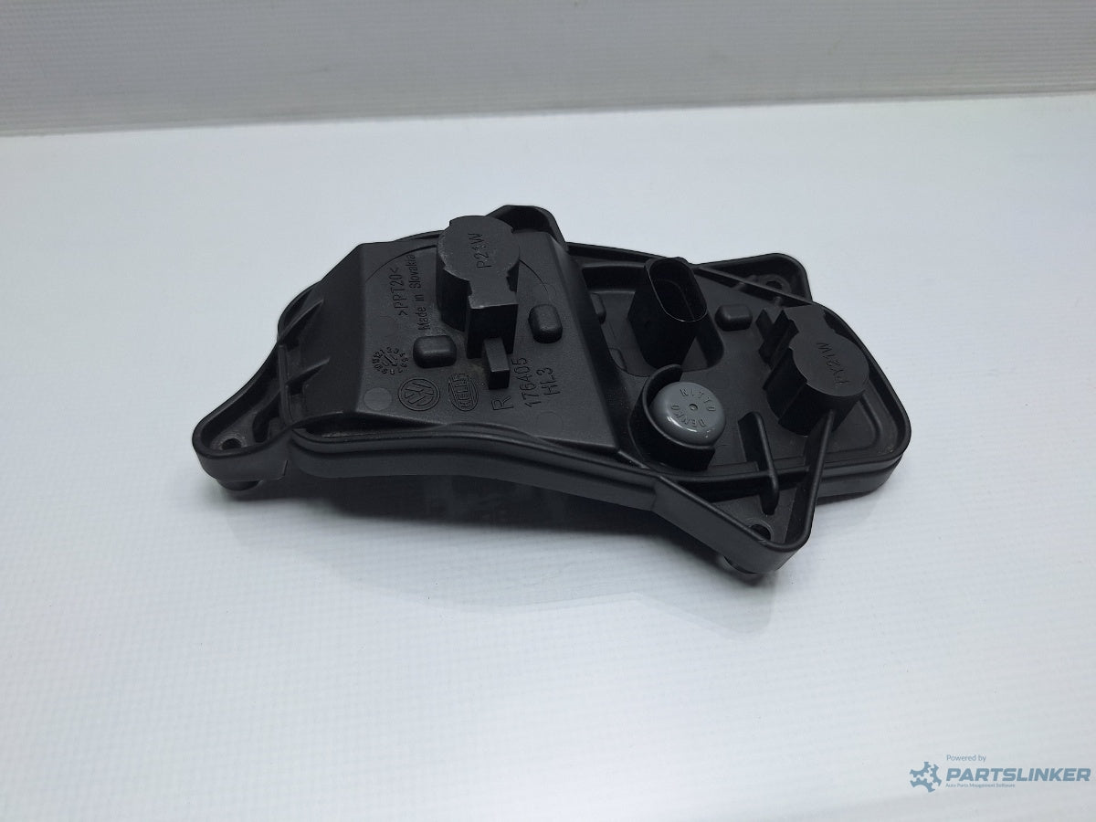 Soclu stop aripa dreapta VOLKSWAGEN TOURAN 1T3 2010 - 2015 TDI CFHC HELLA 176405 1T0945258E